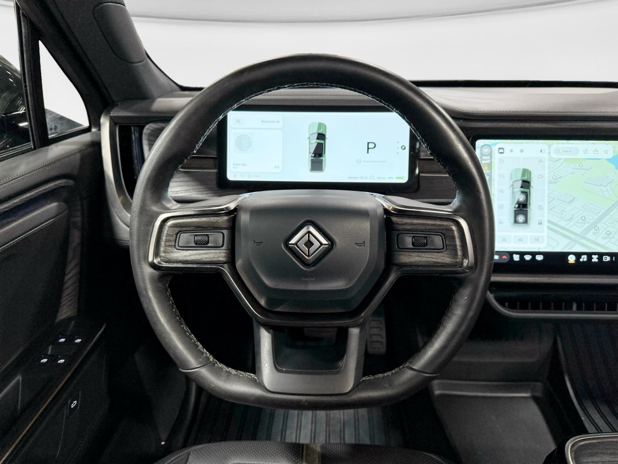2025 Rivian R1T view 9