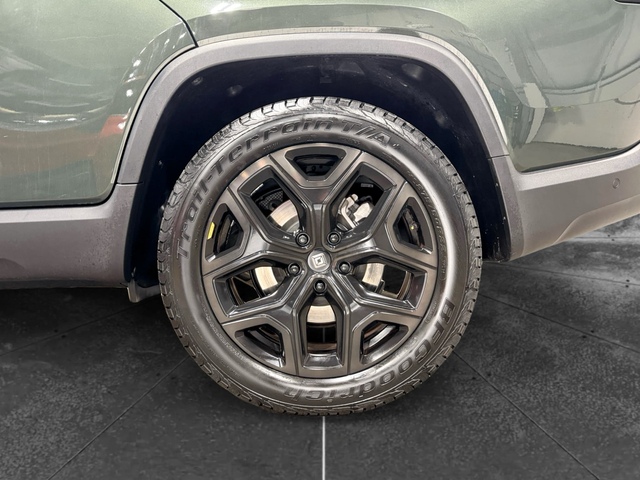 2025 Rivian R1T view 31