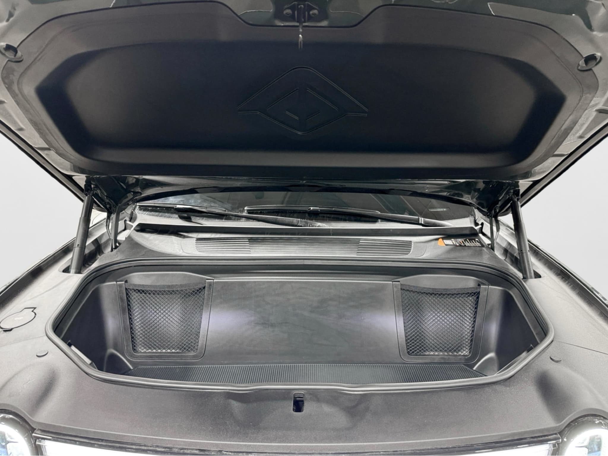 2025 Rivian R1T view 24