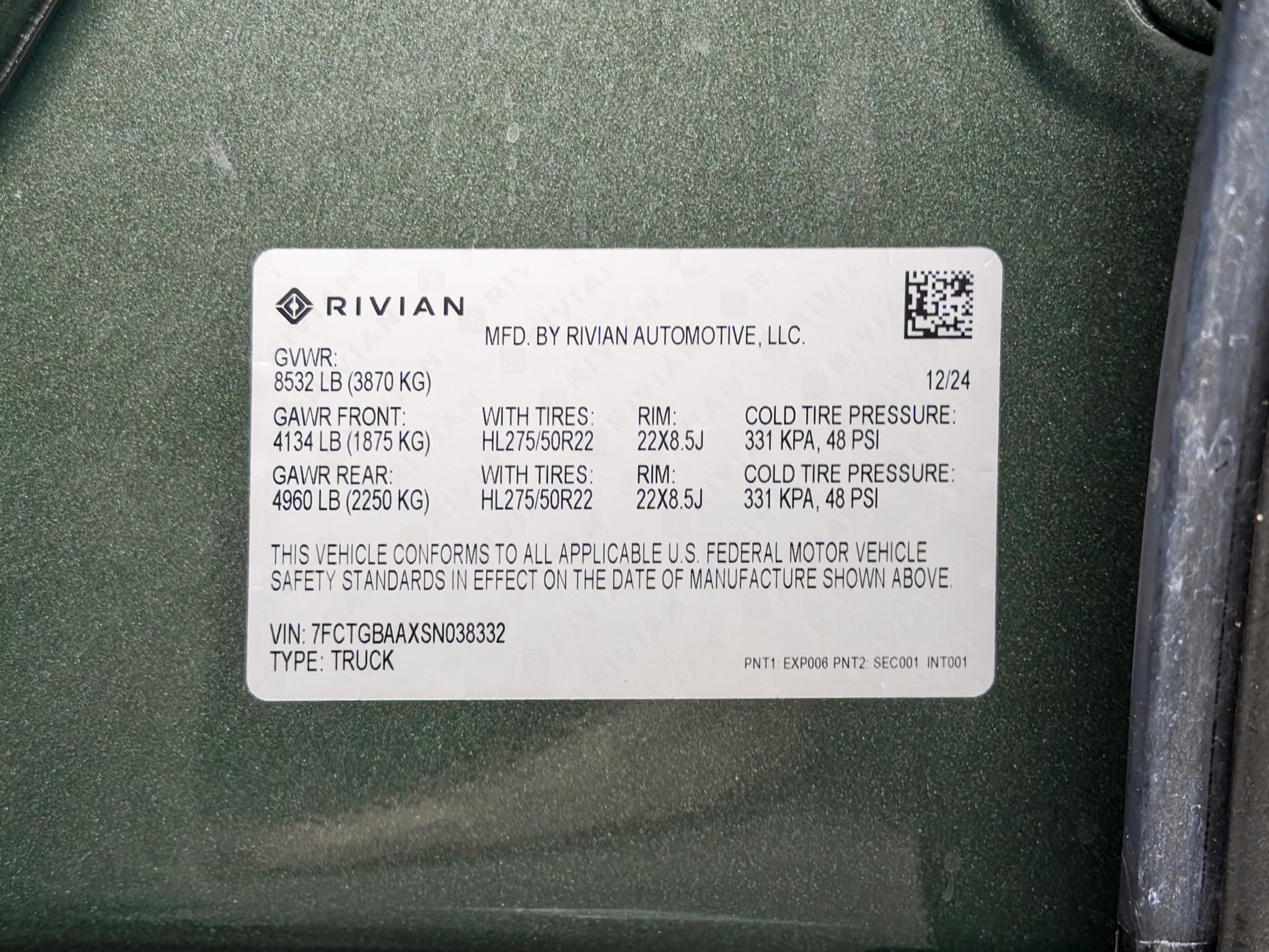 2025 Rivian R1T view 27