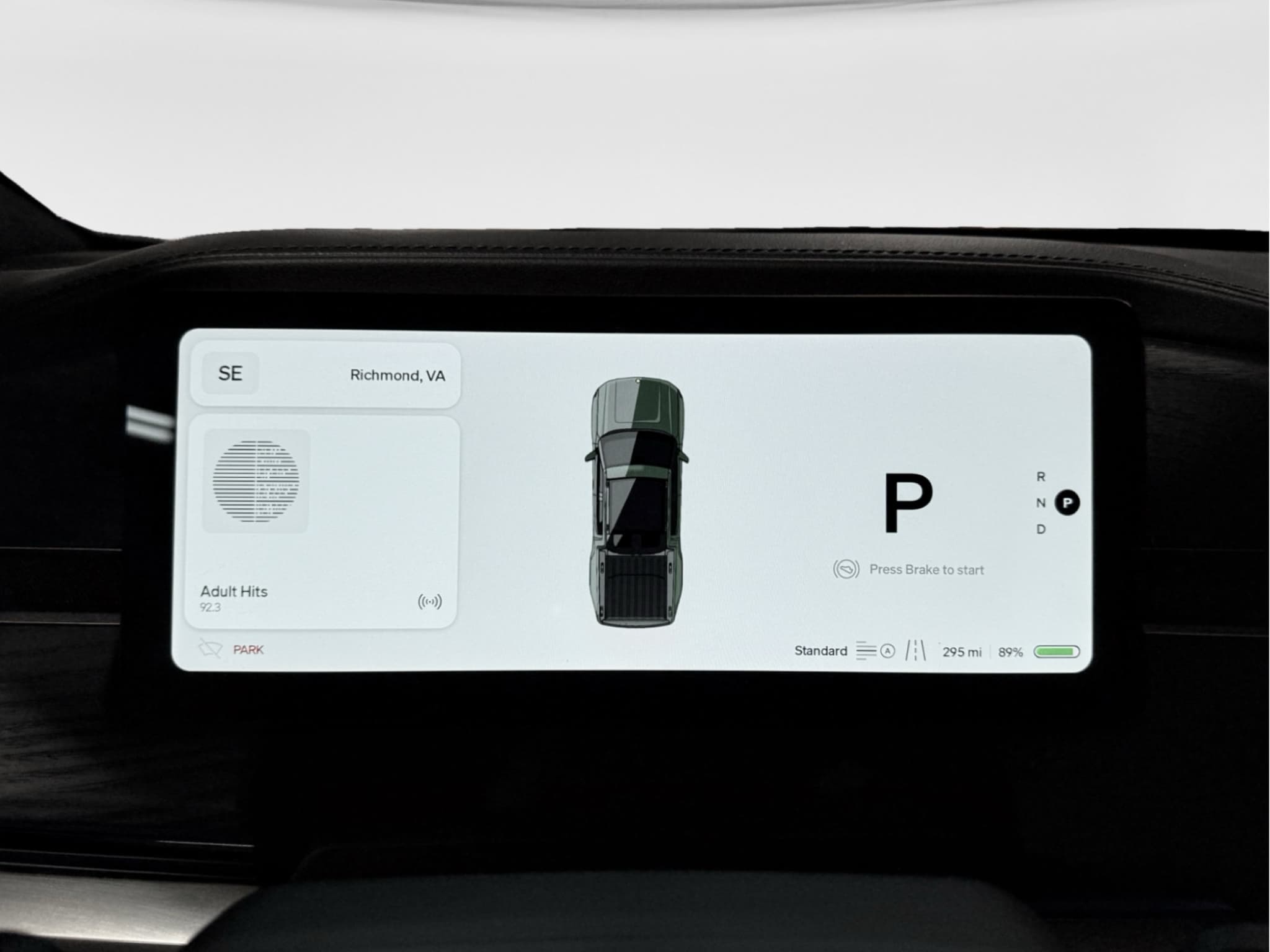 2025 Rivian R1T view 10