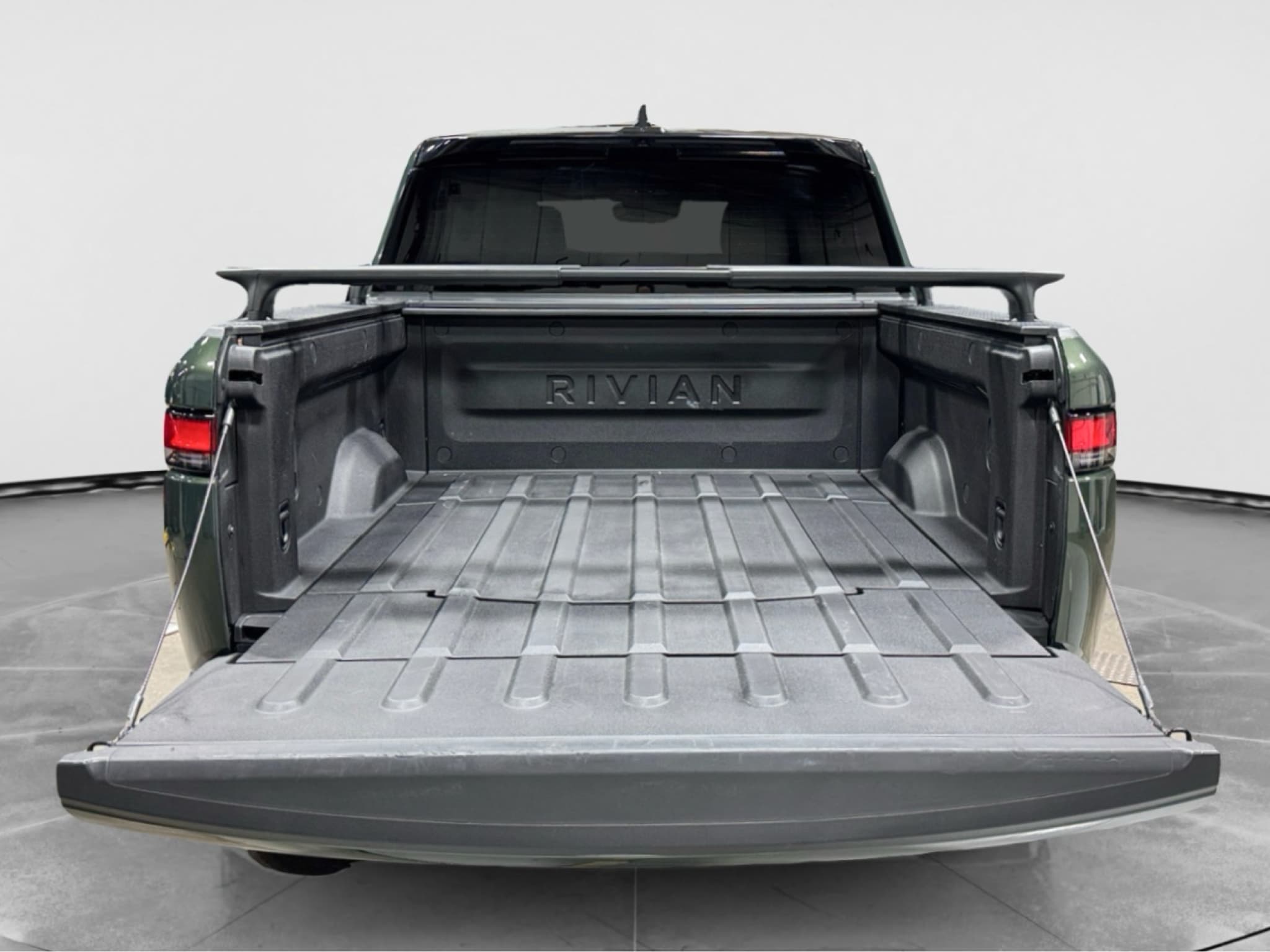 2025 Rivian R1T view 26