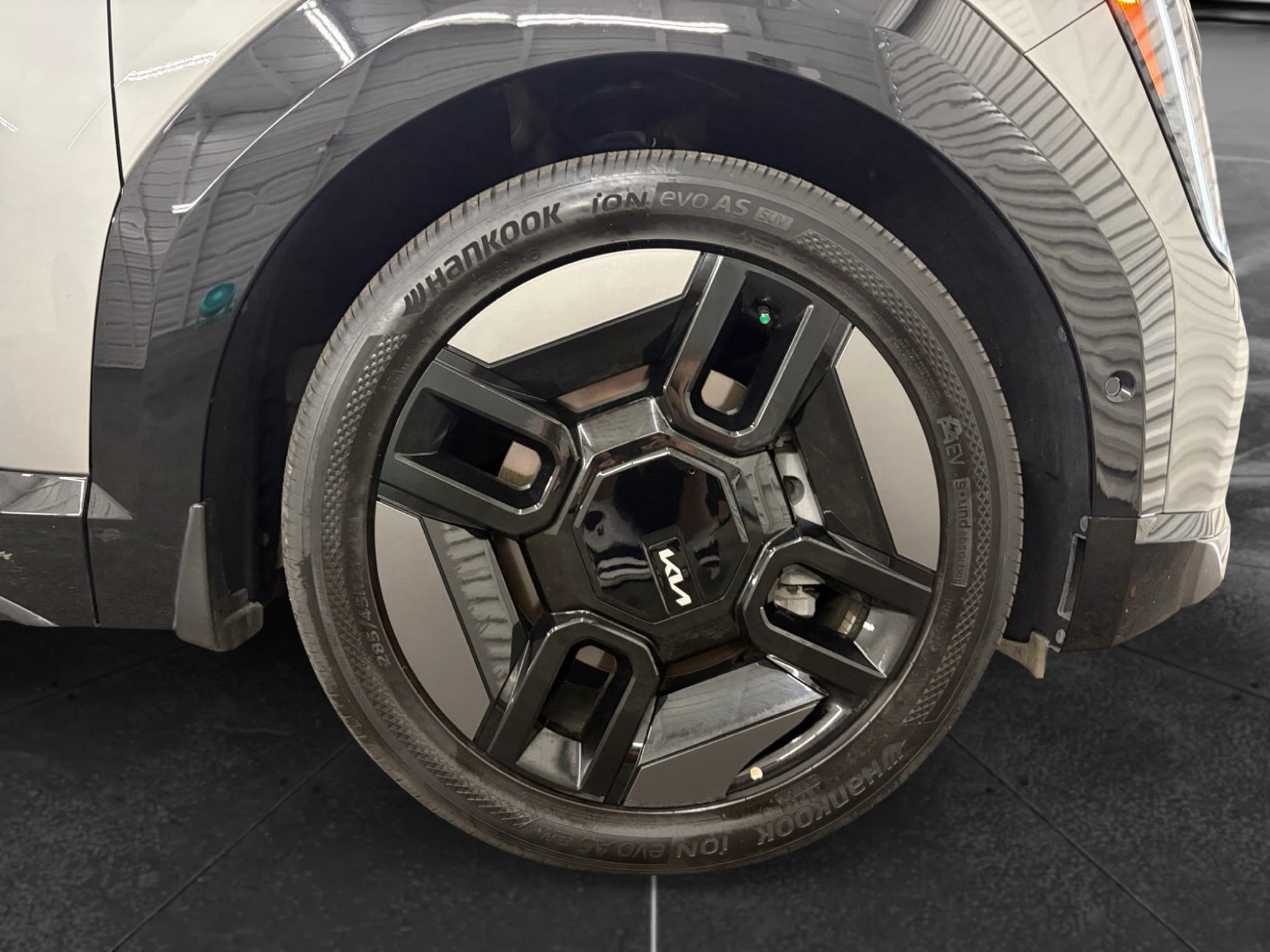 2024 Kia EV9 view 28