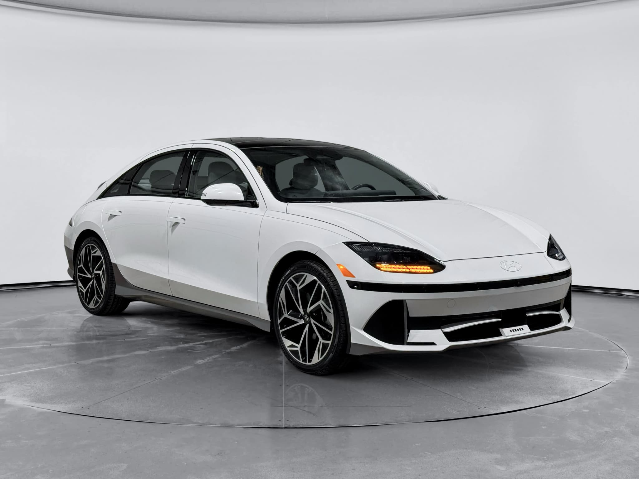 2023 Hyundai IONIQ 6 view 4