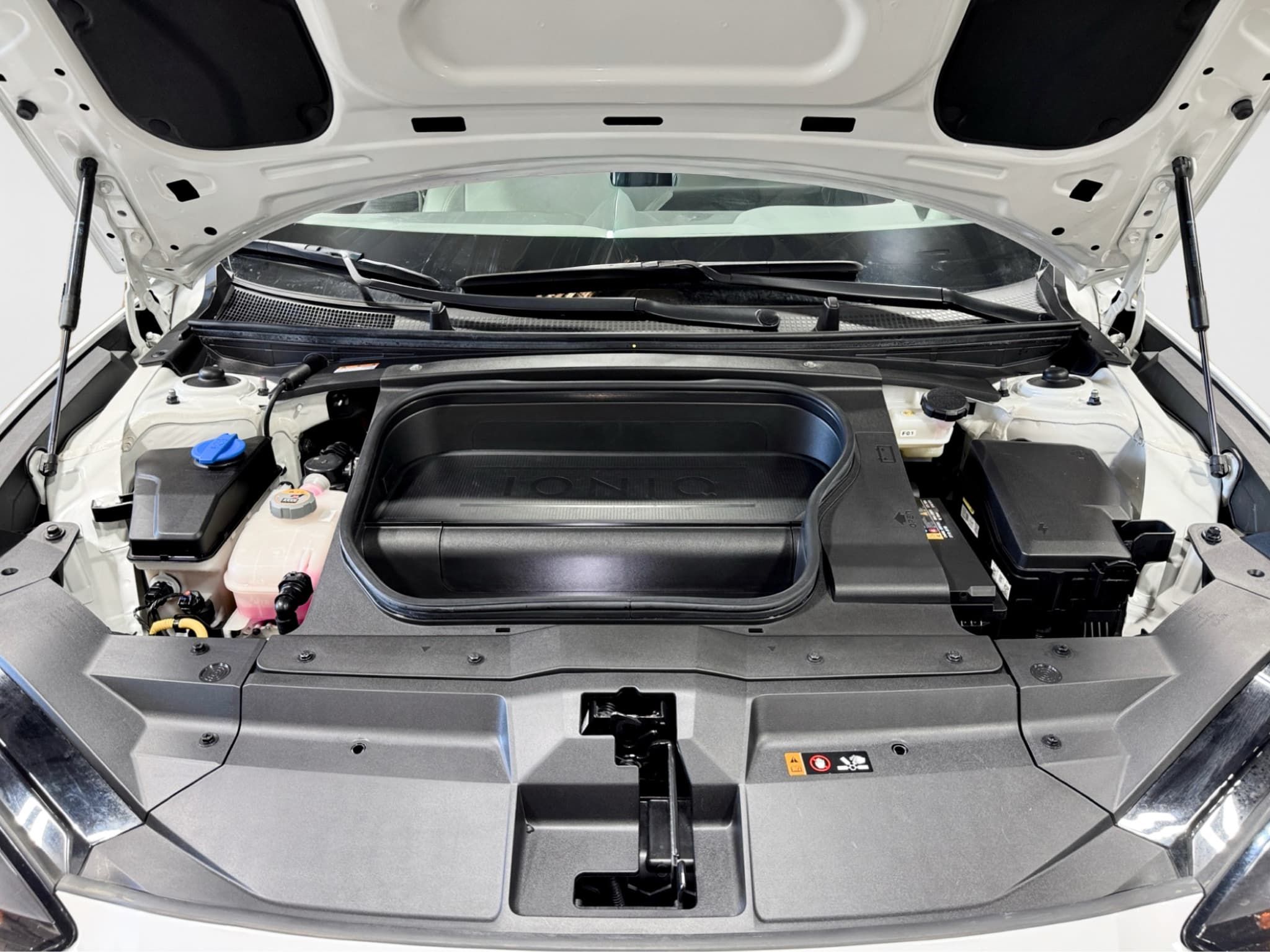 2023 Hyundai IONIQ 6 view 24
