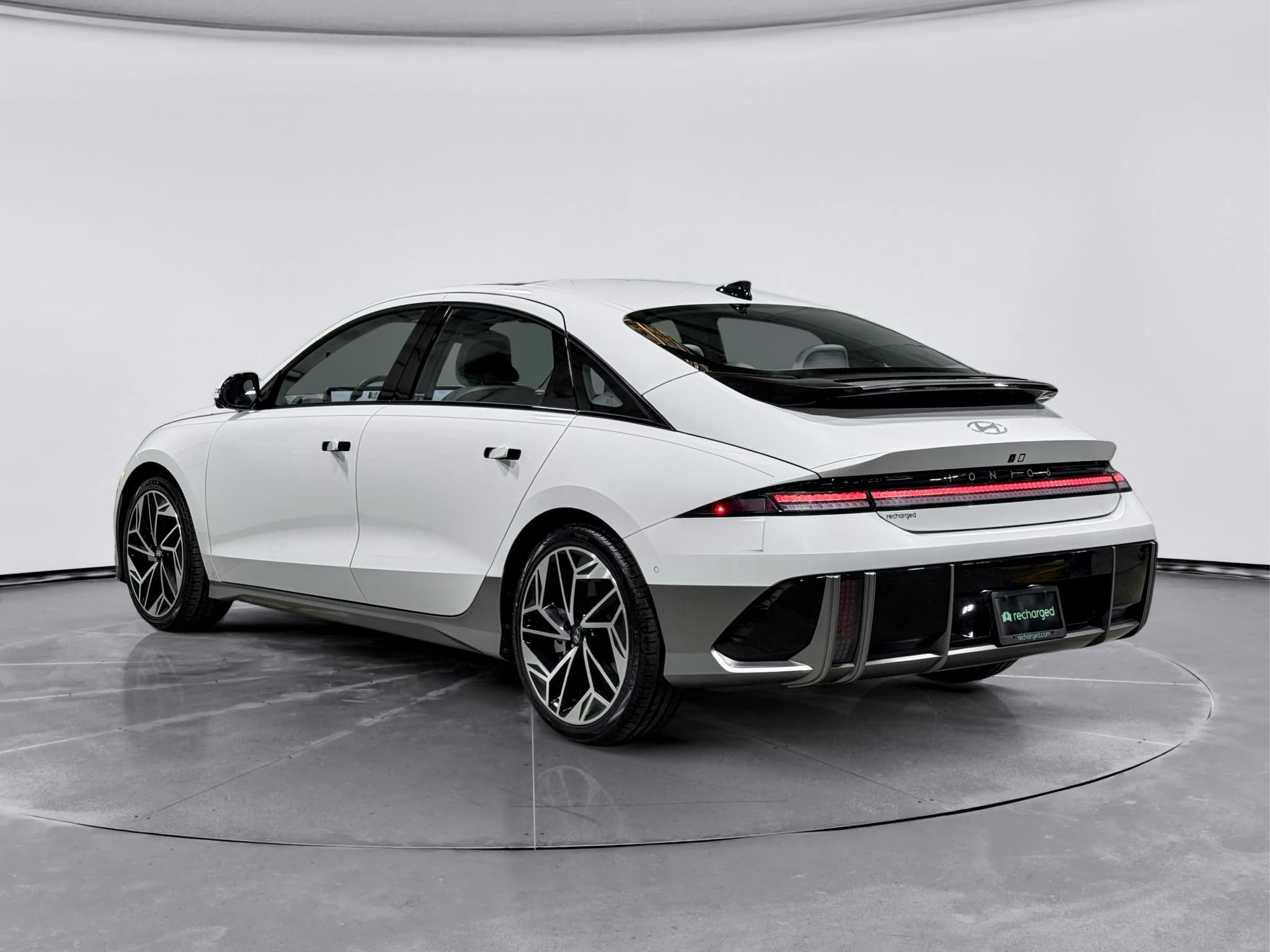 2023 Hyundai IONIQ 6 view 2