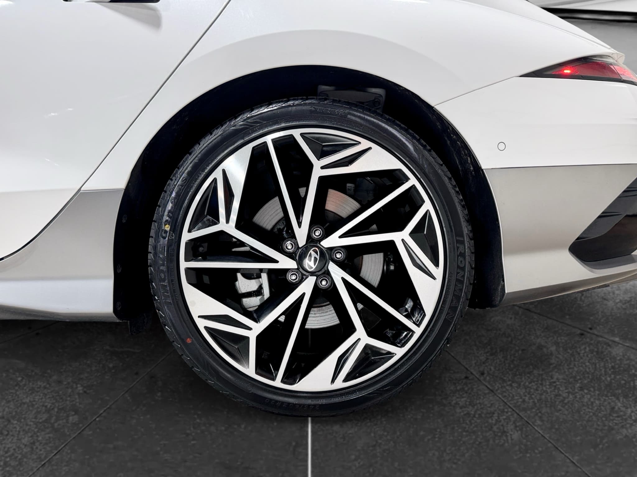 2023 Hyundai IONIQ 6 view 32