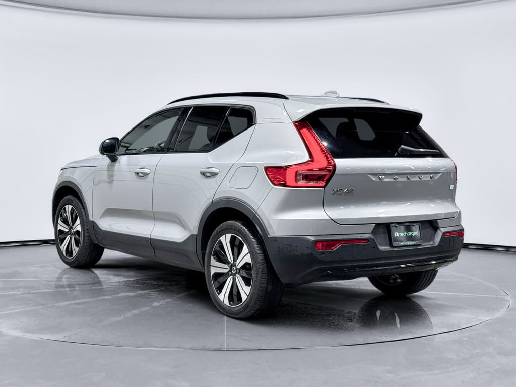 2023 Volvo XC40 view 2