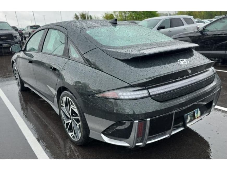 2023 Hyundai IONIQ 6 view 4