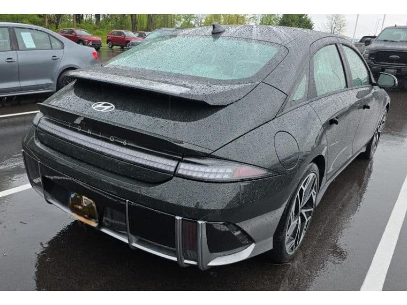 2023 Hyundai IONIQ 6 view 3