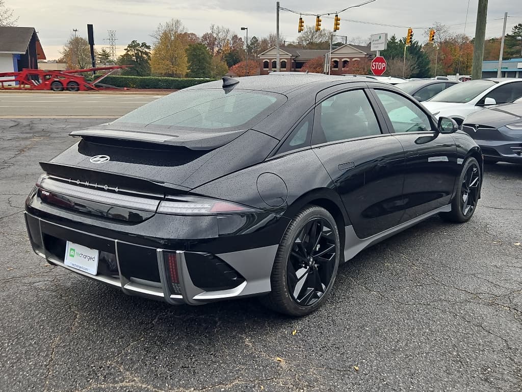 2023 Hyundai IONIQ 6 view 3