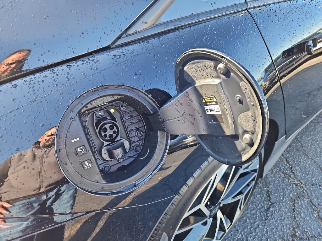 2023 Hyundai IONIQ 6 view 5