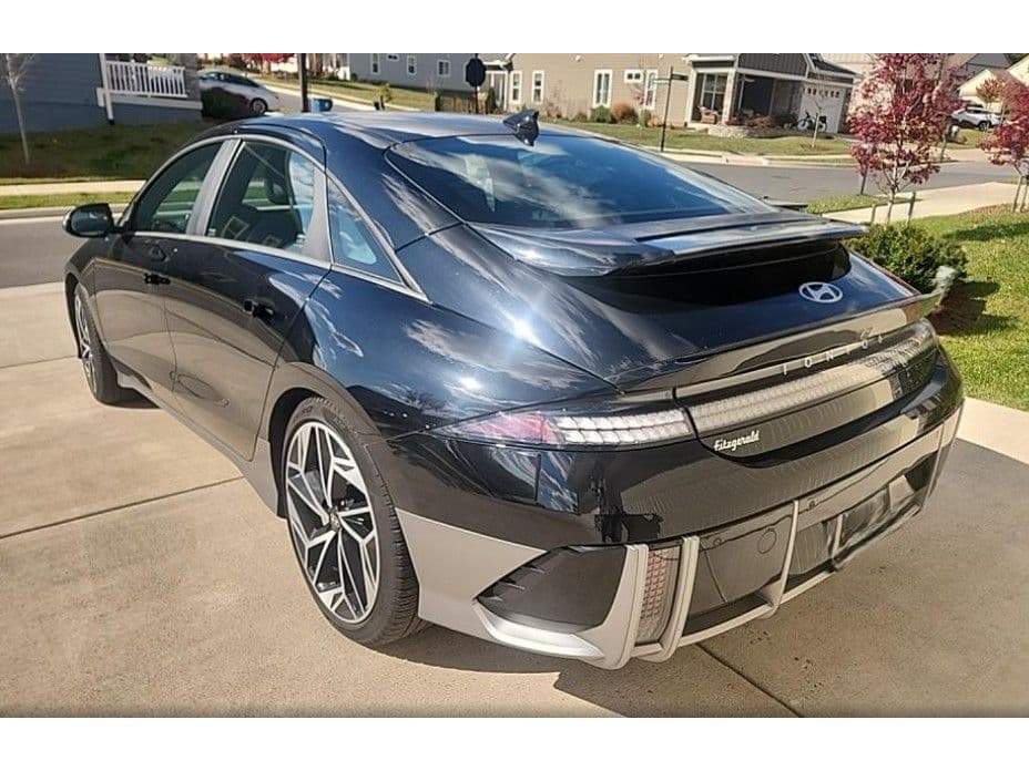 2023 Hyundai IONIQ 6 view 2