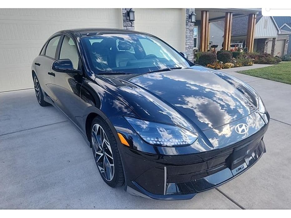 2023 Hyundai IONIQ 6 view 3