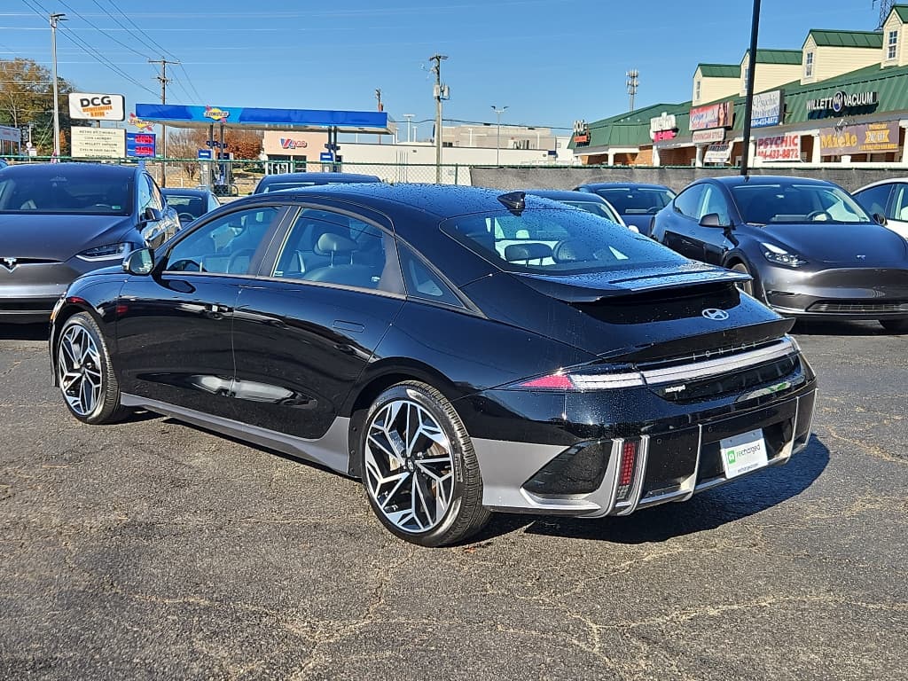 2023 Hyundai IONIQ 6 view 2