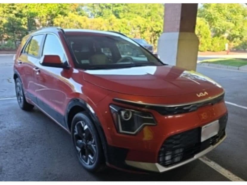2023 Kia Niro EV view 3
