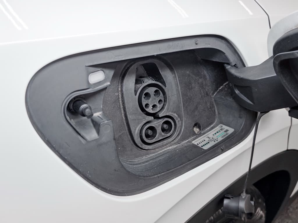 2023 Volkswagen ID.4 view 5