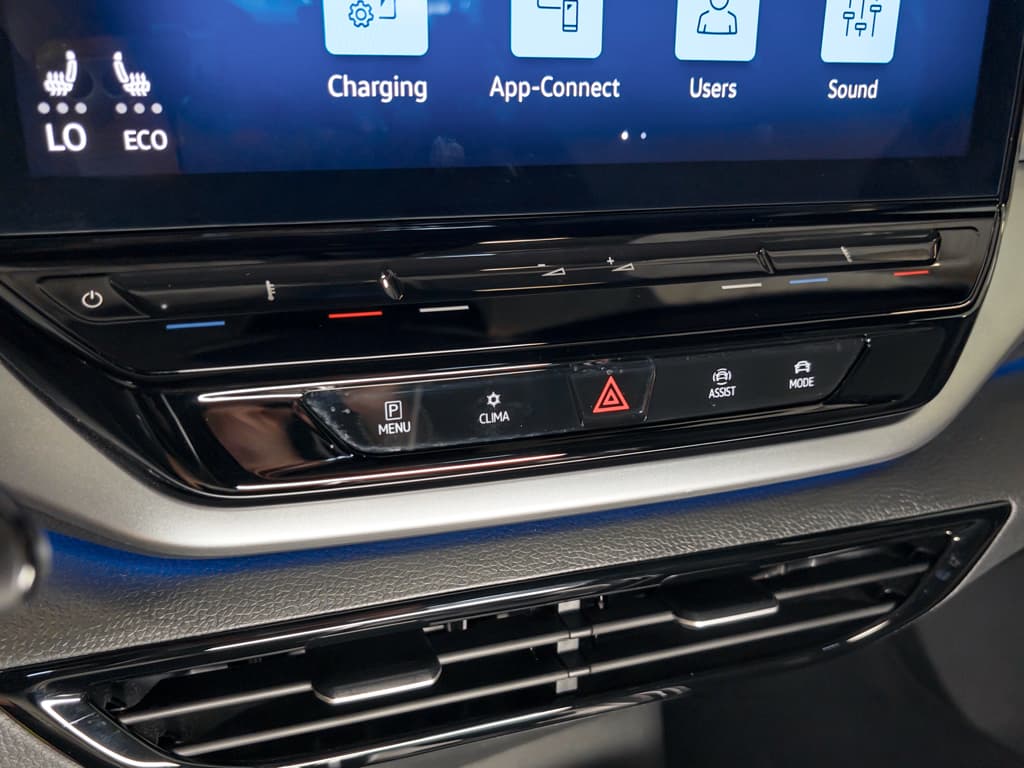 2023 Volkswagen ID.4 view 15