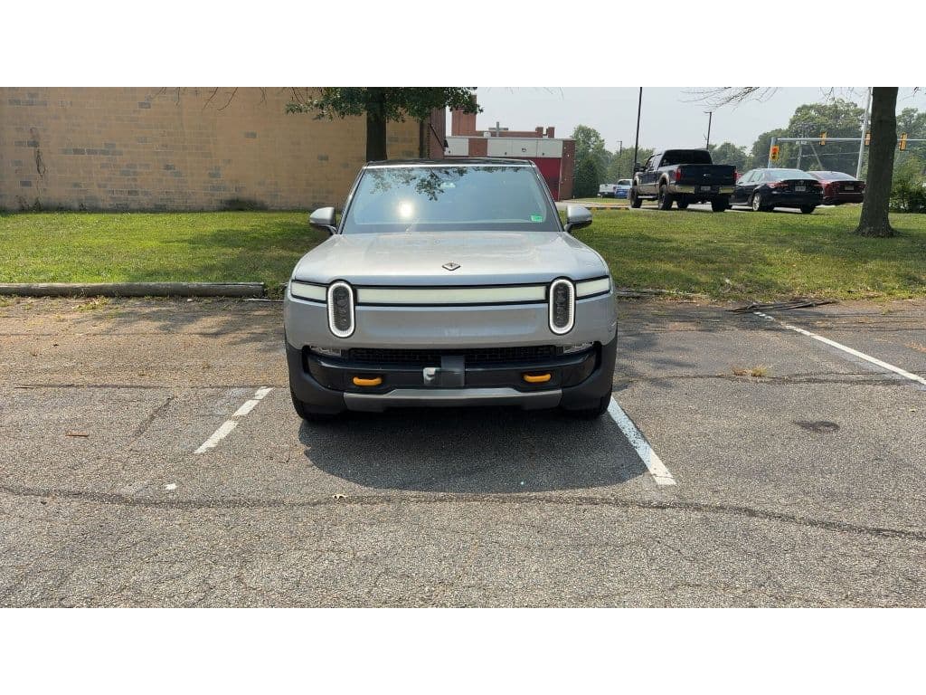 2024 Rivian R1S view 3