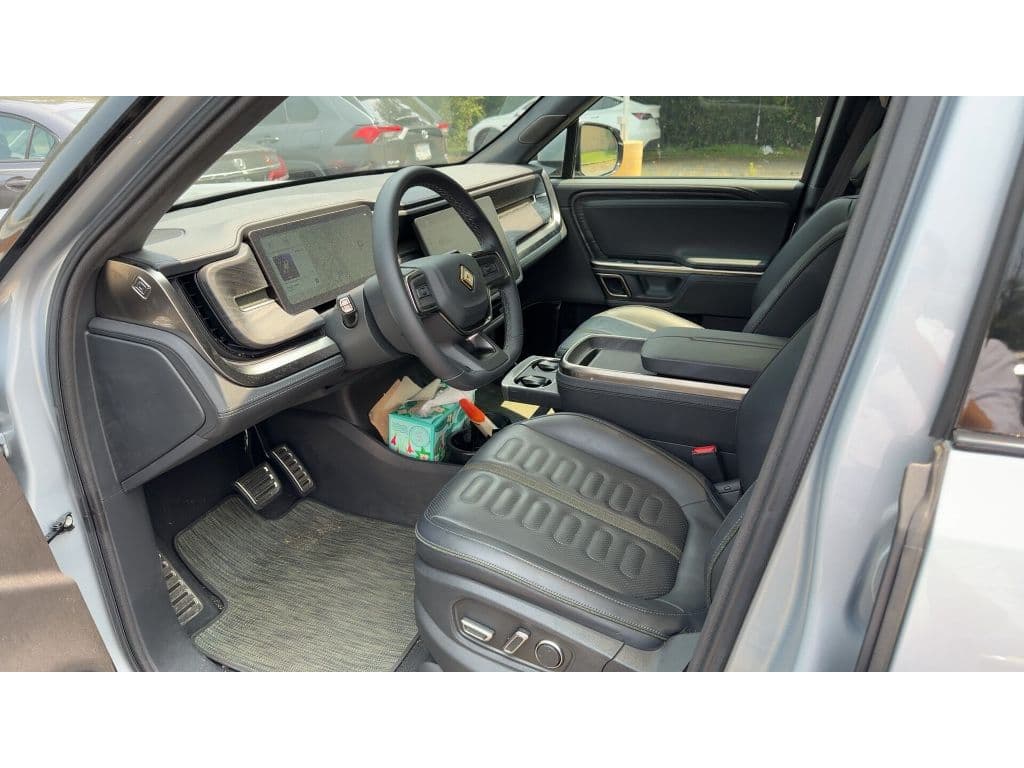 2024 Rivian R1S view 6