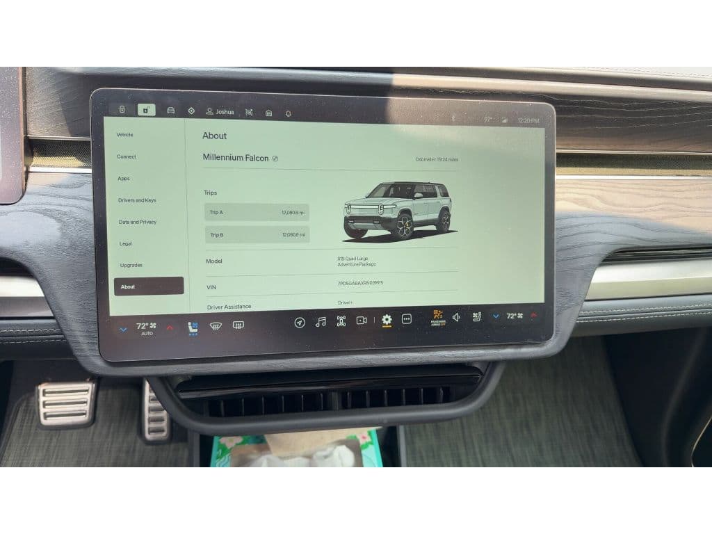 2024 Rivian R1S view 7