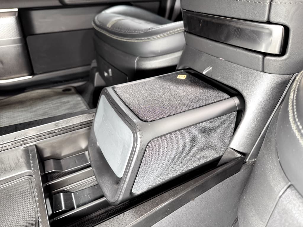 2024 Rivian R1S view 21