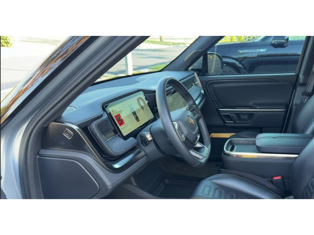 2024 Rivian R1S view 5
