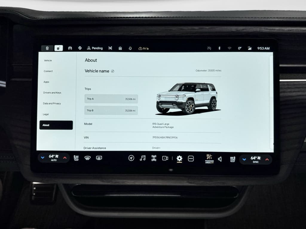 2024 Rivian R1S view 14