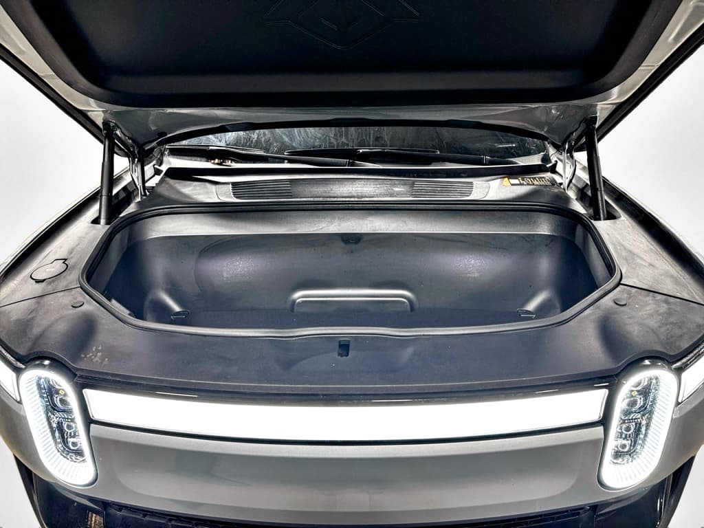 2024 Rivian R1S view 27