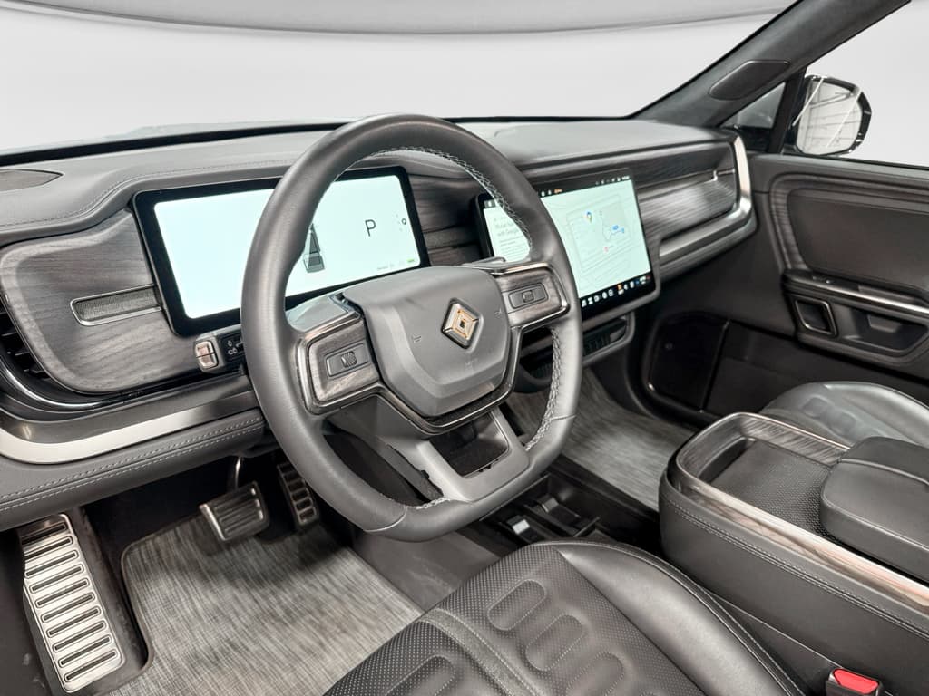 2024 Rivian R1S view 19