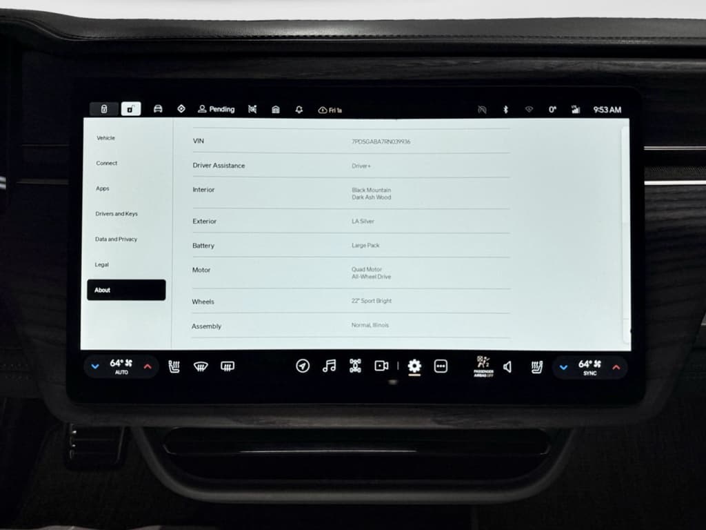 2024 Rivian R1S view 15