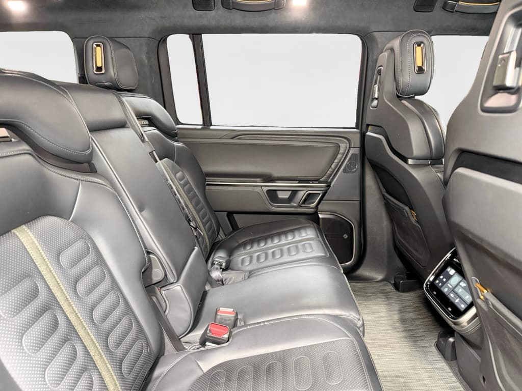 2024 Rivian R1S view 23