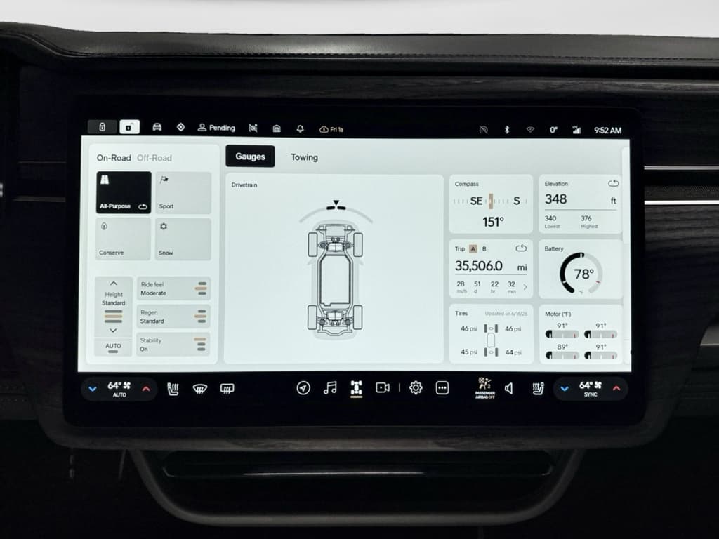 2024 Rivian R1S view 13