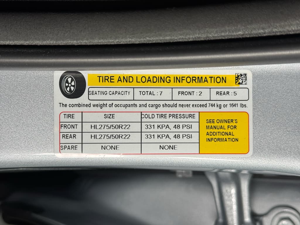 2024 Rivian R1S view 32
