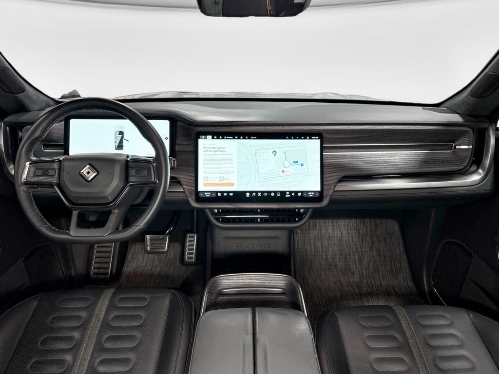 2024 Rivian R1S view 17