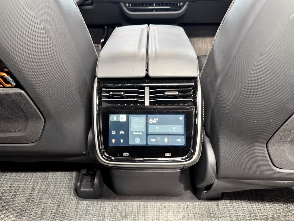 2024 Rivian R1S view 22