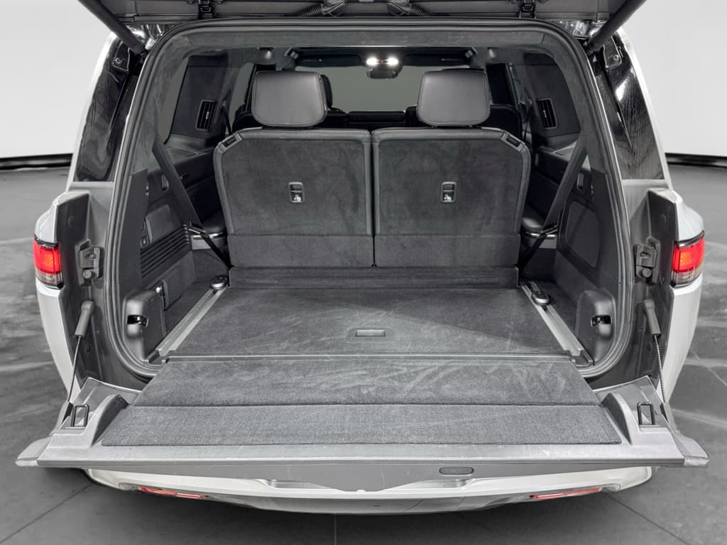 2024 Rivian R1S view 29