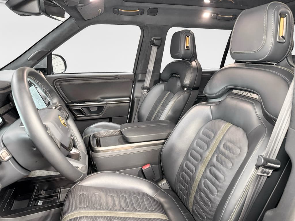 2024 Rivian R1S view 18