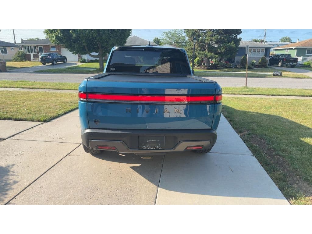 2025 Rivian R1T view 4