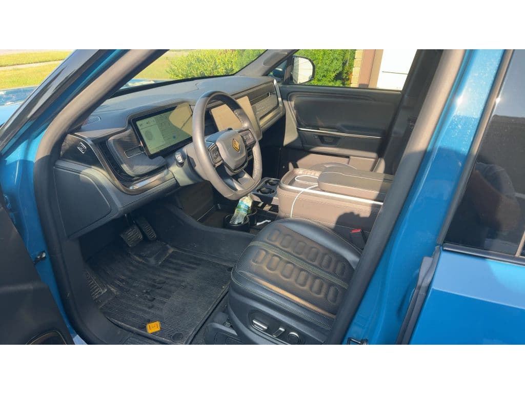 2025 Rivian R1T view 5