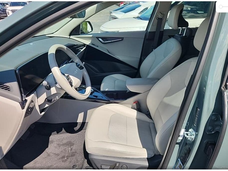 2023 Kia Niro EV view 5