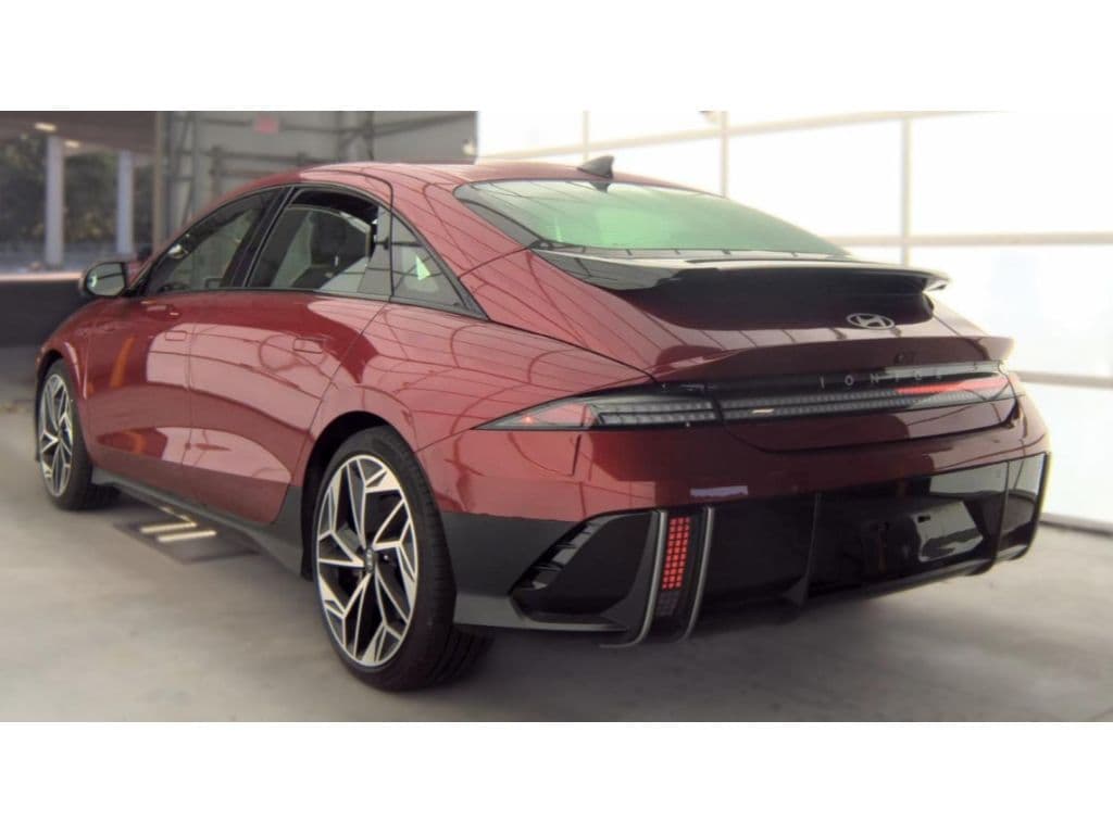 2023 Hyundai IONIQ 6 view 4