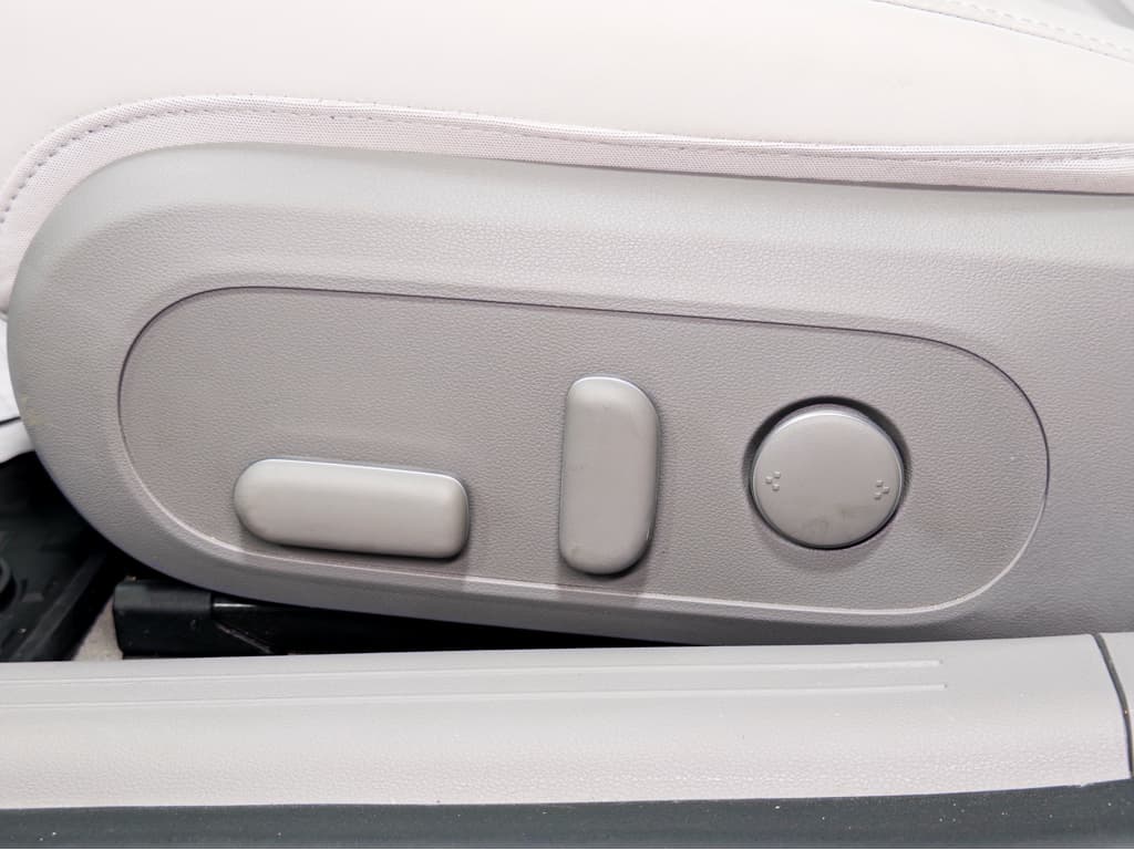 2023 Hyundai IONIQ 6 view 6