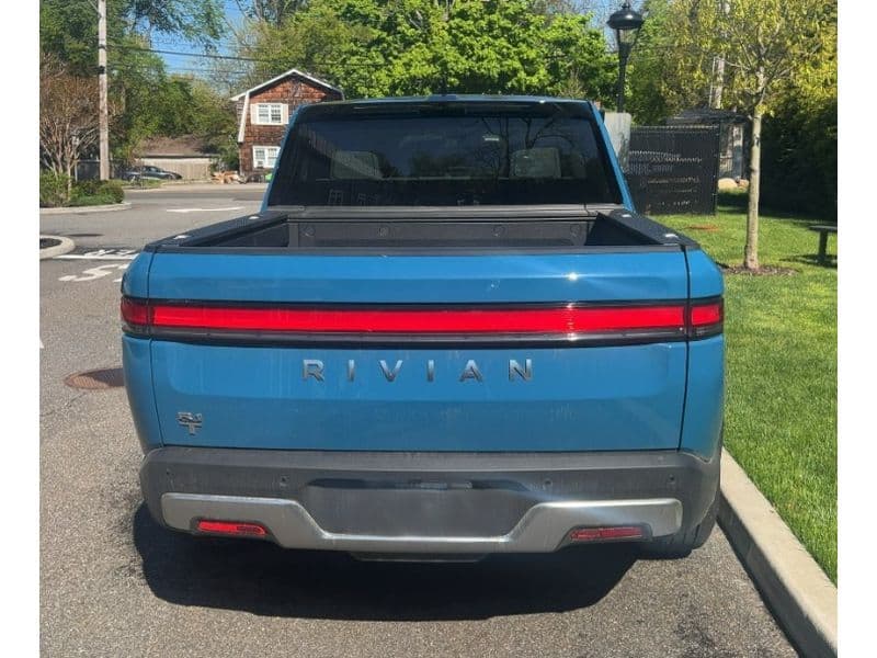 2025 Rivian R1T view 4