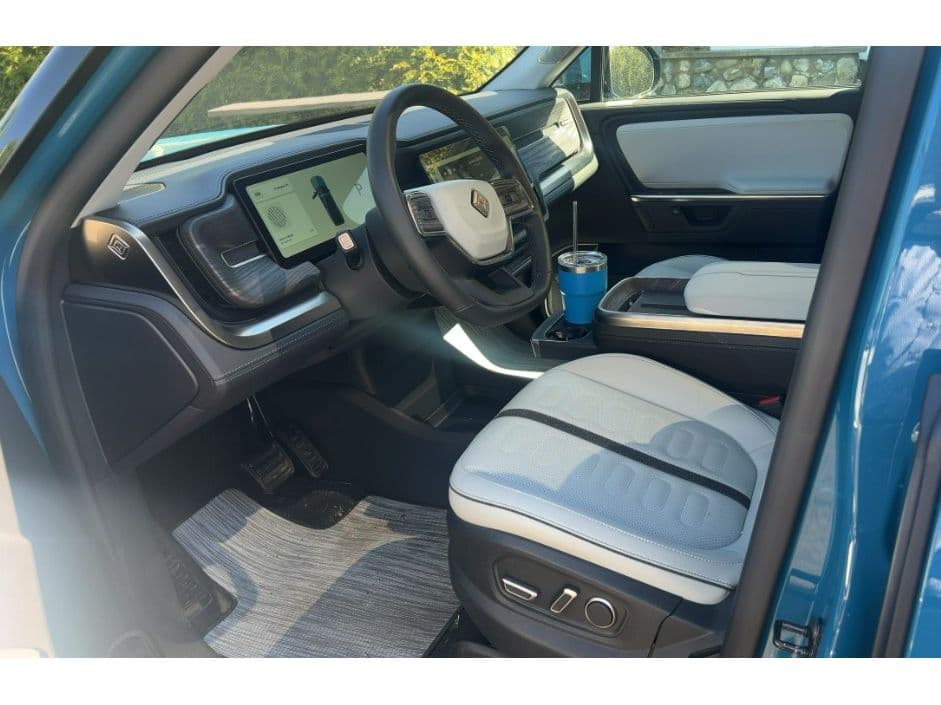 2025 Rivian R1T view 5