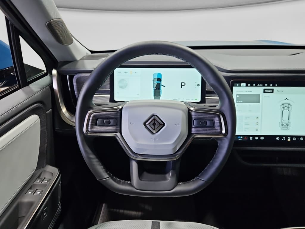 2025 Rivian R1T view 7