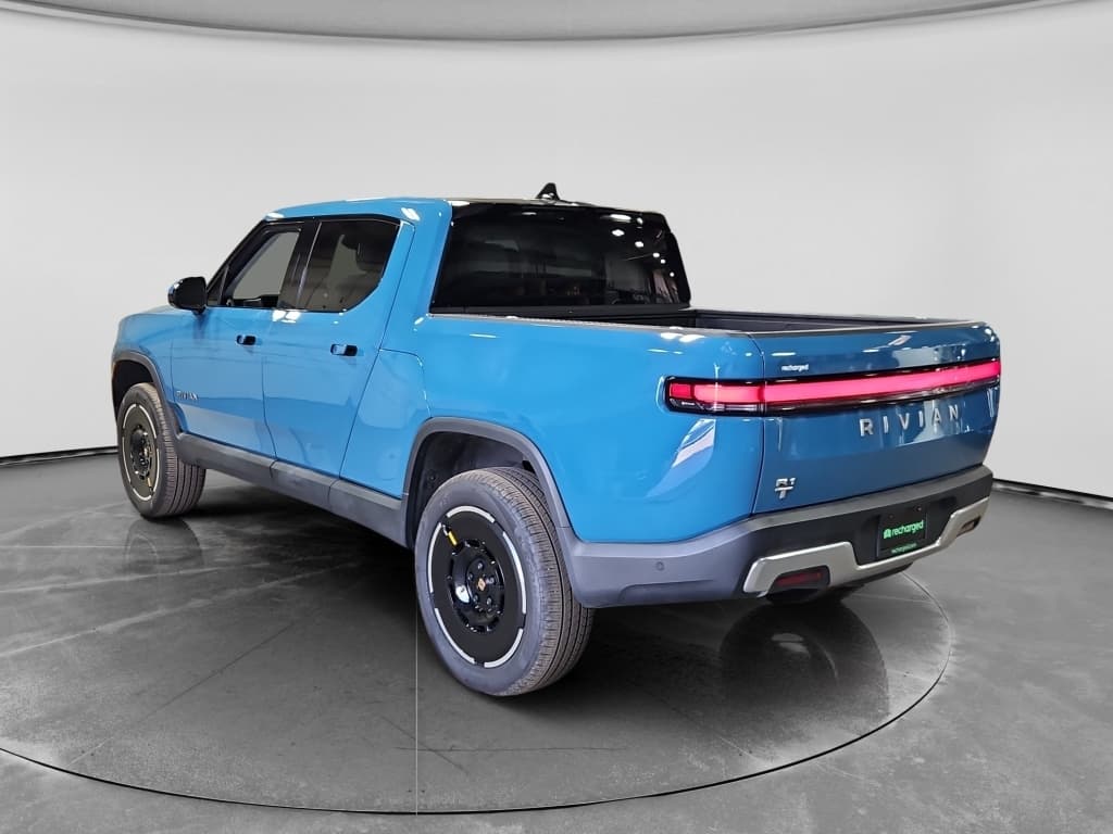 2025 Rivian R1T view 2