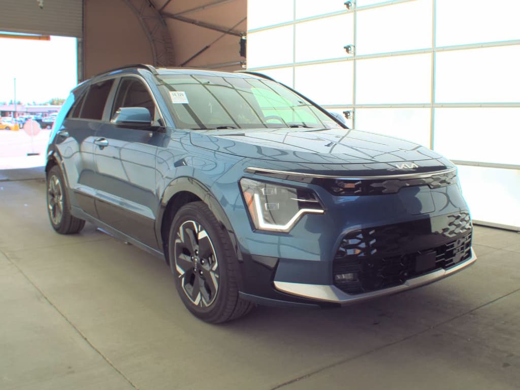2023 Kia Niro EV view 3