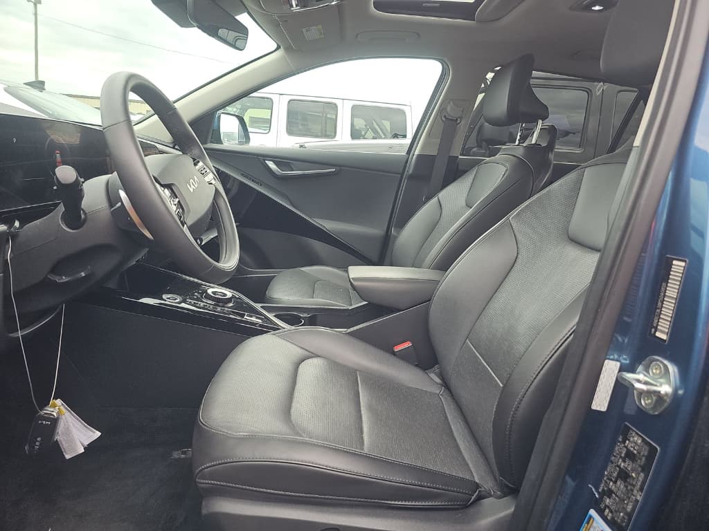 2023 Kia Niro EV view 5