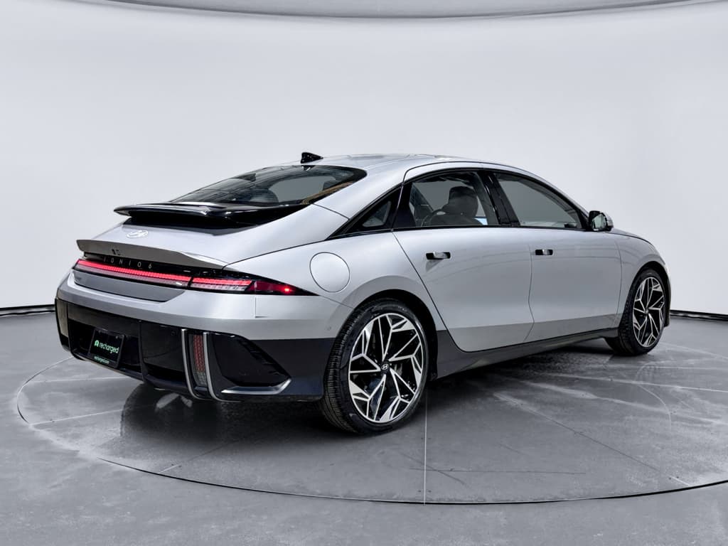 2023 Hyundai IONIQ 6 view 3